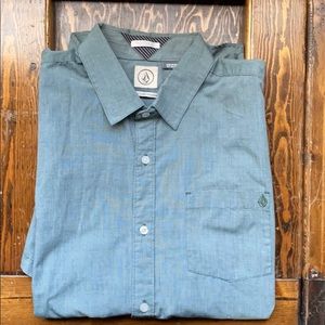 Men’s Volcom button down short-sleeved shirt, XL.